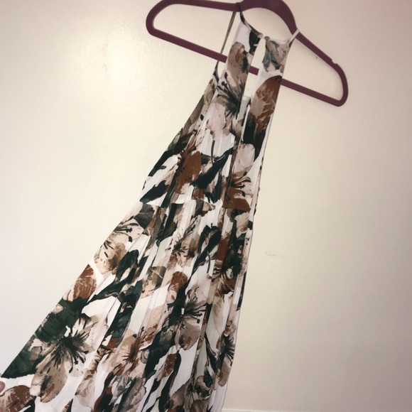 🆕🍂 Beautiful Tropical  Halter Maxi - Picture 6 of 7